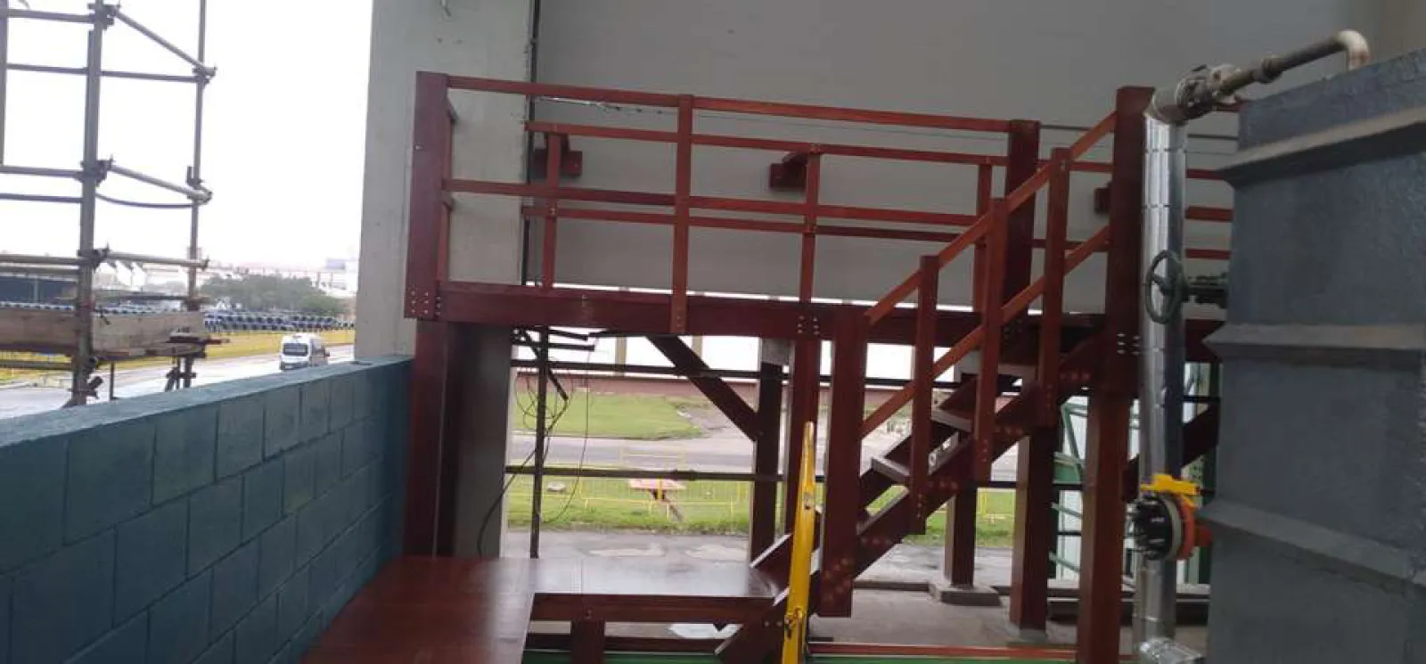 Deck dos Tanques e Tubulações